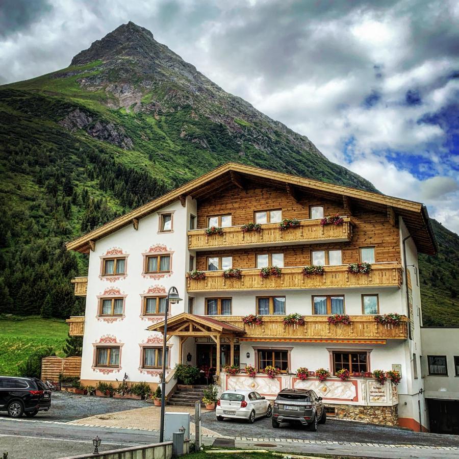 the Galtürerhof alpine hotel Exterior foto